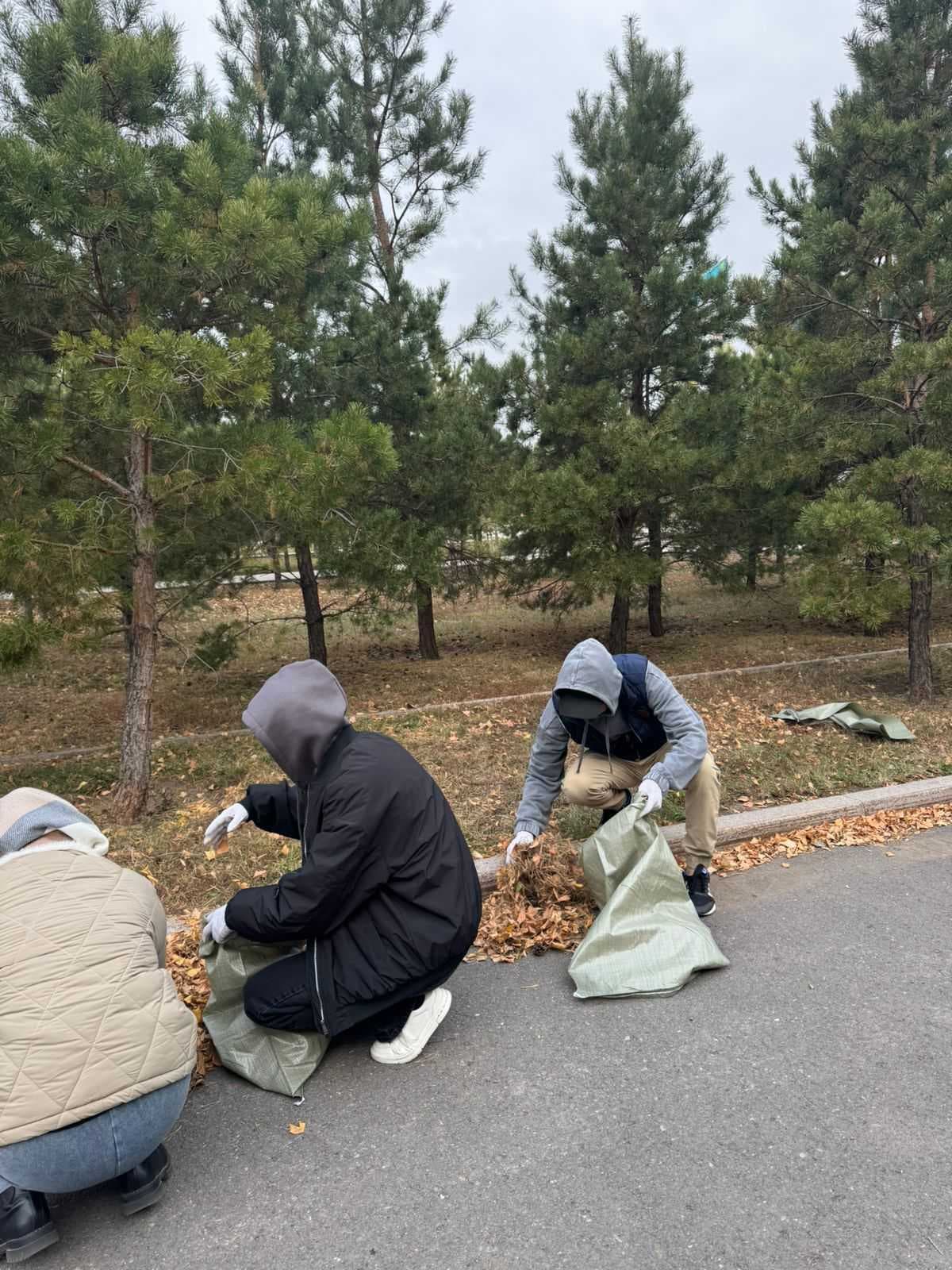 The Astana International University (AIU) held a cleanup day as part of the nationwide Taza Kazakhstan campaign — 6