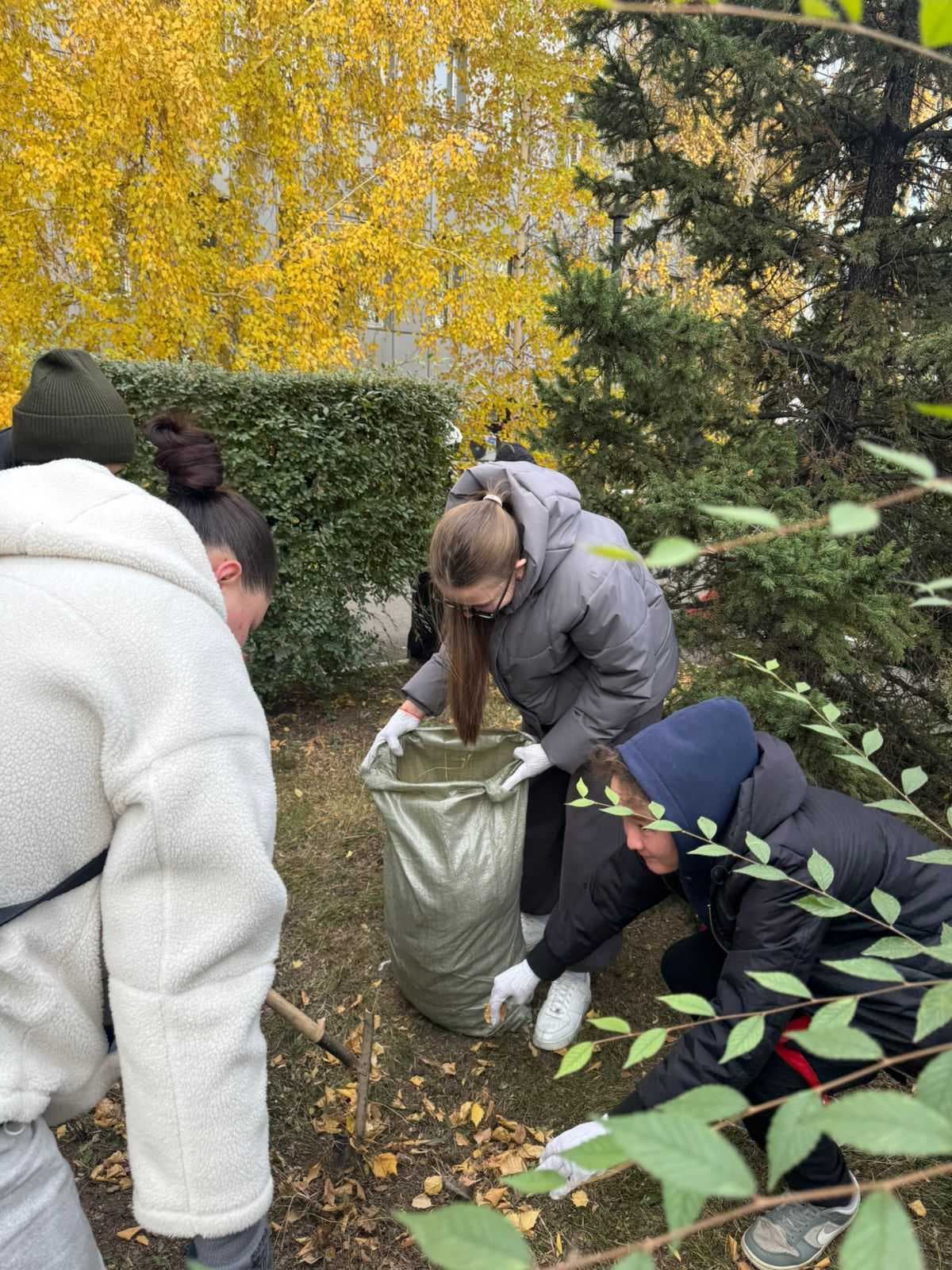 The Astana International University (AIU) held a cleanup day as part of the nationwide Taza Kazakhstan campaign — 7