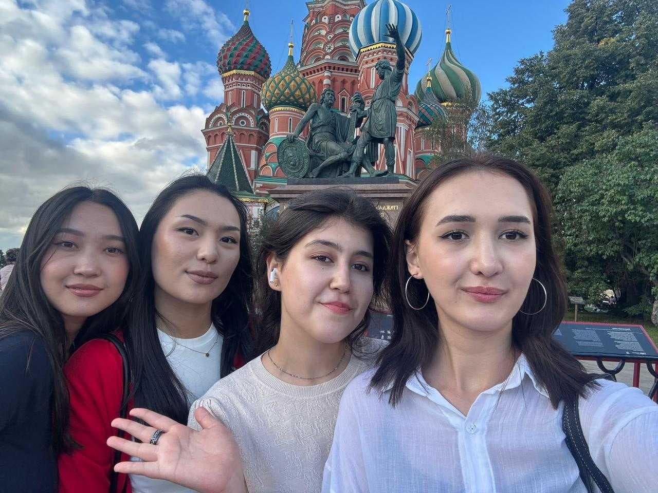 СТУДЕНТЫ ВЫСШЕЙ ШКОЛЫ ЭКОНОМИКИ УЧАСТВУЮТ В ПРОГРАММЕ АКАДЕМИЧЕСКОЙ МОБИЛЬНОСТИ В МОСКВЕ — 1