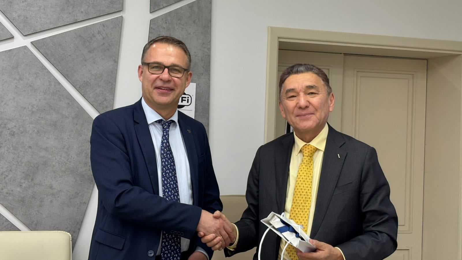 Today, a meeting with Egidijus Navikas, Ambassador Extraordinary and Plenipotentiary of the Republic of Lithuania to the Republic of Kazakhstan, was held at Astana International University. The main topic of the meeting was the development of cooperation between Kazakhstan and Lithuania in higher education, academic mobility, and international educational programs. The meeting was attended by Astana International University President Serik Irsaliev, along with representatives of the management and International Cooperation Department. The parties di — 1