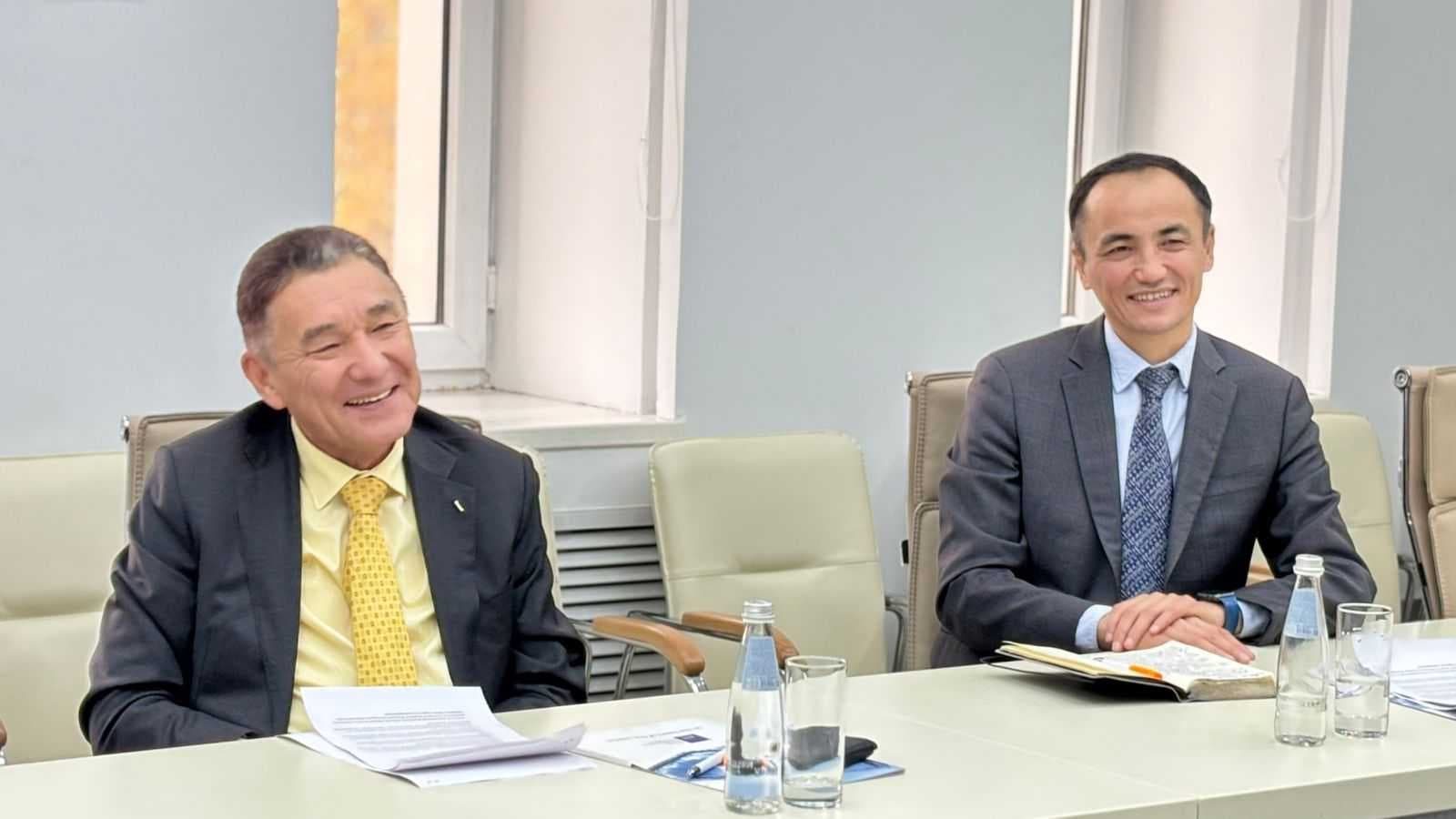 Today, a meeting with Egidijus Navikas, Ambassador Extraordinary and Plenipotentiary of the Republic of Lithuania to the Republic of Kazakhstan, was held at Astana International University. The main topic of the meeting was the development of cooperation between Kazakhstan and Lithuania in higher education, academic mobility, and international educational programs. The meeting was attended by Astana International University President Serik Irsaliev, along with representatives of the management and International Cooperation Department. The parties di — 3