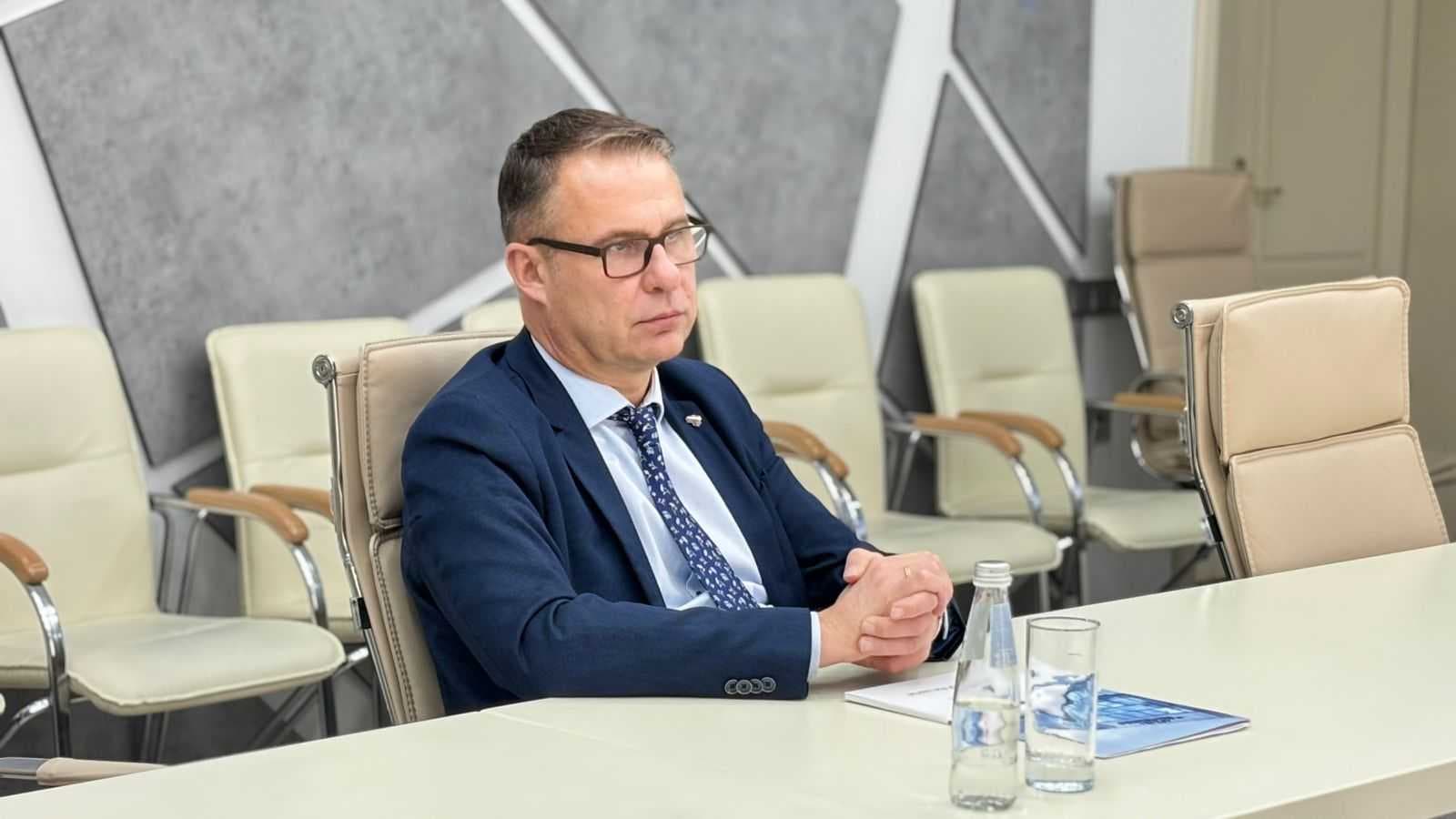 Today, a meeting with Egidijus Navikas, Ambassador Extraordinary and Plenipotentiary of the Republic of Lithuania to the Republic of Kazakhstan, was held at Astana International University. The main topic of the meeting was the development of cooperation between Kazakhstan and Lithuania in higher education, academic mobility, and international educational programs. The meeting was attended by Astana International University President Serik Irsaliev, along with representatives of the management and International Cooperation Department. The parties di — 4