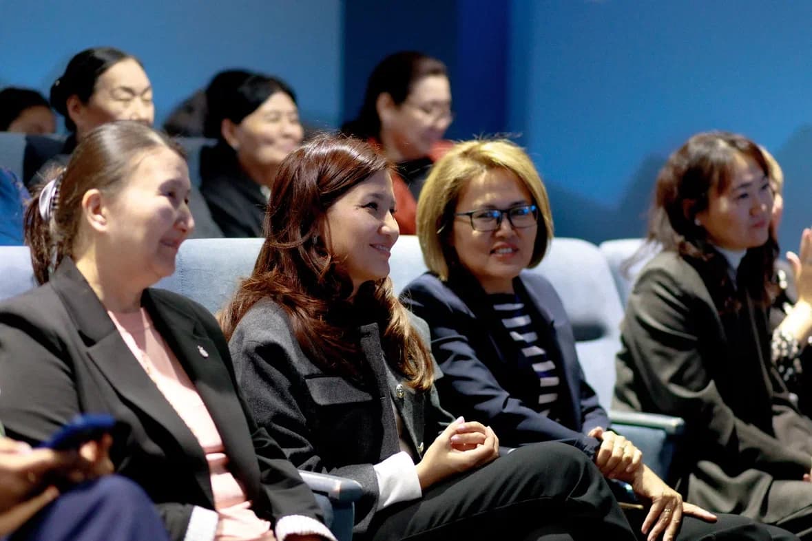 AIU Presented Letters of Appreciation to the Teaching Staff in Honor of Republic Day — 2