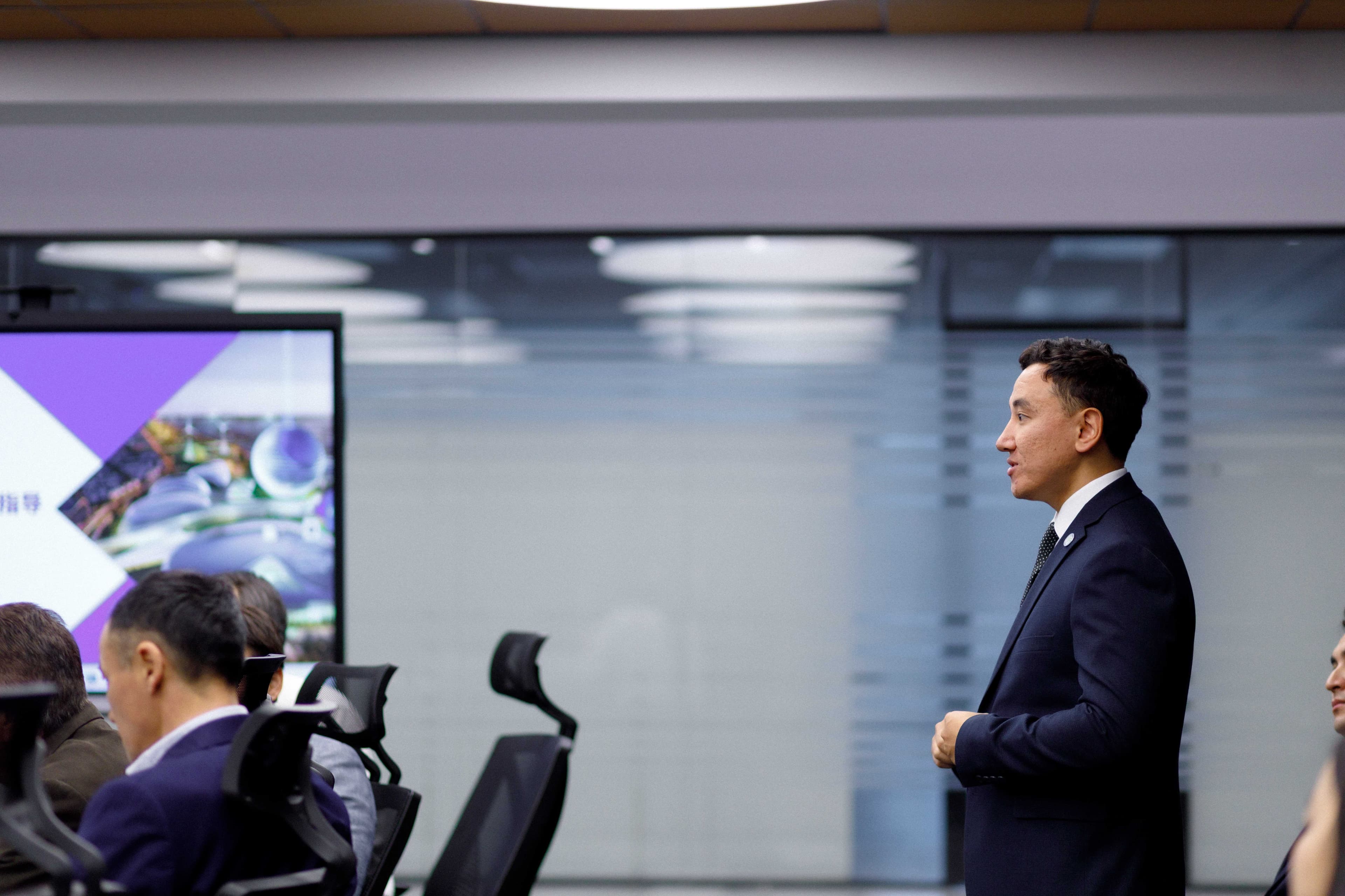 President Duan Peng visited the Beijing Language and Culture University branch at AIU. — 12