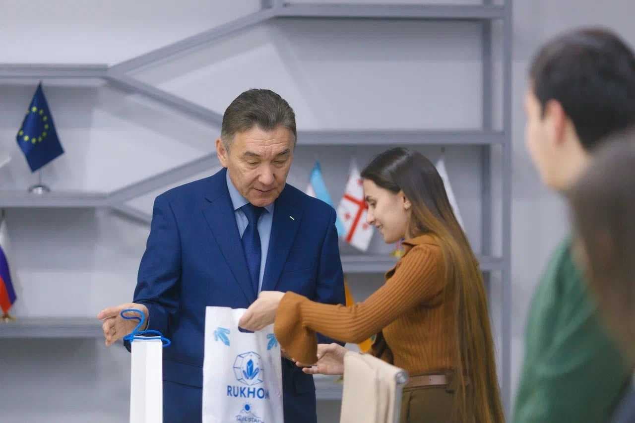 AIU открыт для иностранных студентов — 5