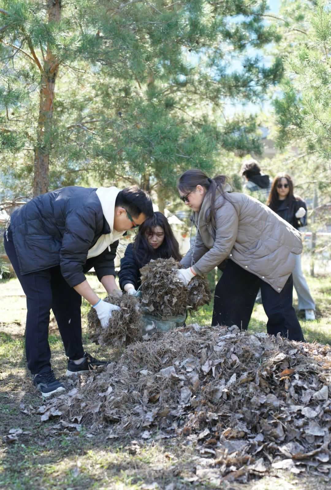 «Ұлттық мұра – ел аманаты»: Студенты AIU приняли участие в экологической акции «Таза Қазақстан» — 3