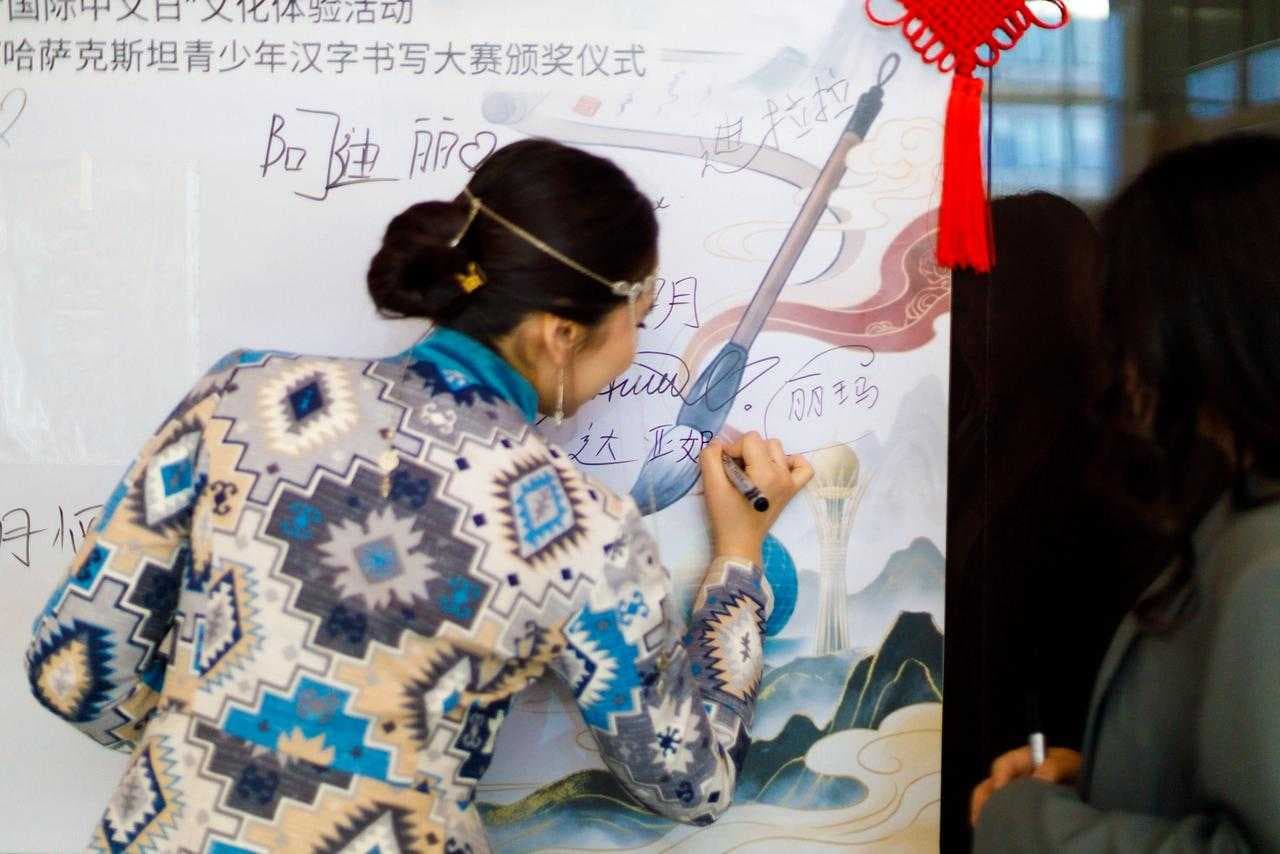 Эхо Шелкового пути: Дружба на кончике кисти — 3