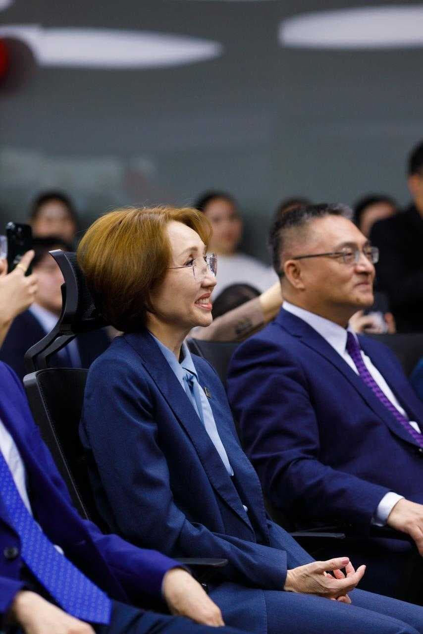 Эхо Шелкового пути: Дружба на кончике кисти — 11