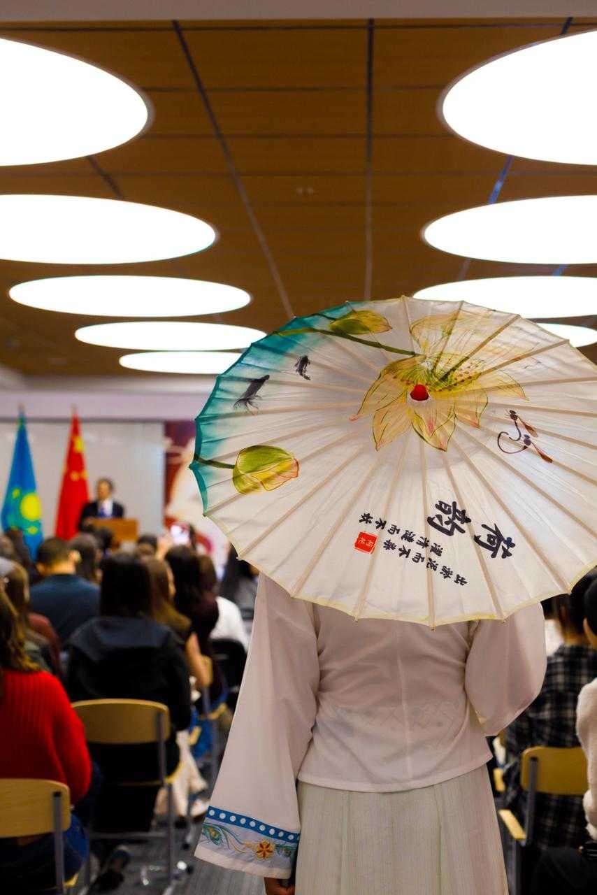 Эхо Шелкового пути: Дружба на кончике кисти — 12