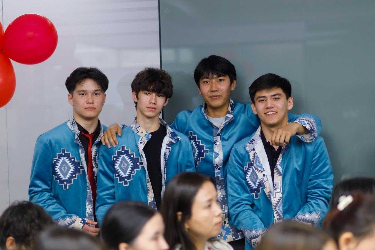 Эхо Шелкового пути: Дружба на кончике кисти — 14