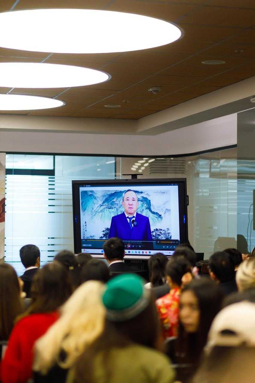 Эхо Шелкового пути: Дружба на кончике кисти — 16