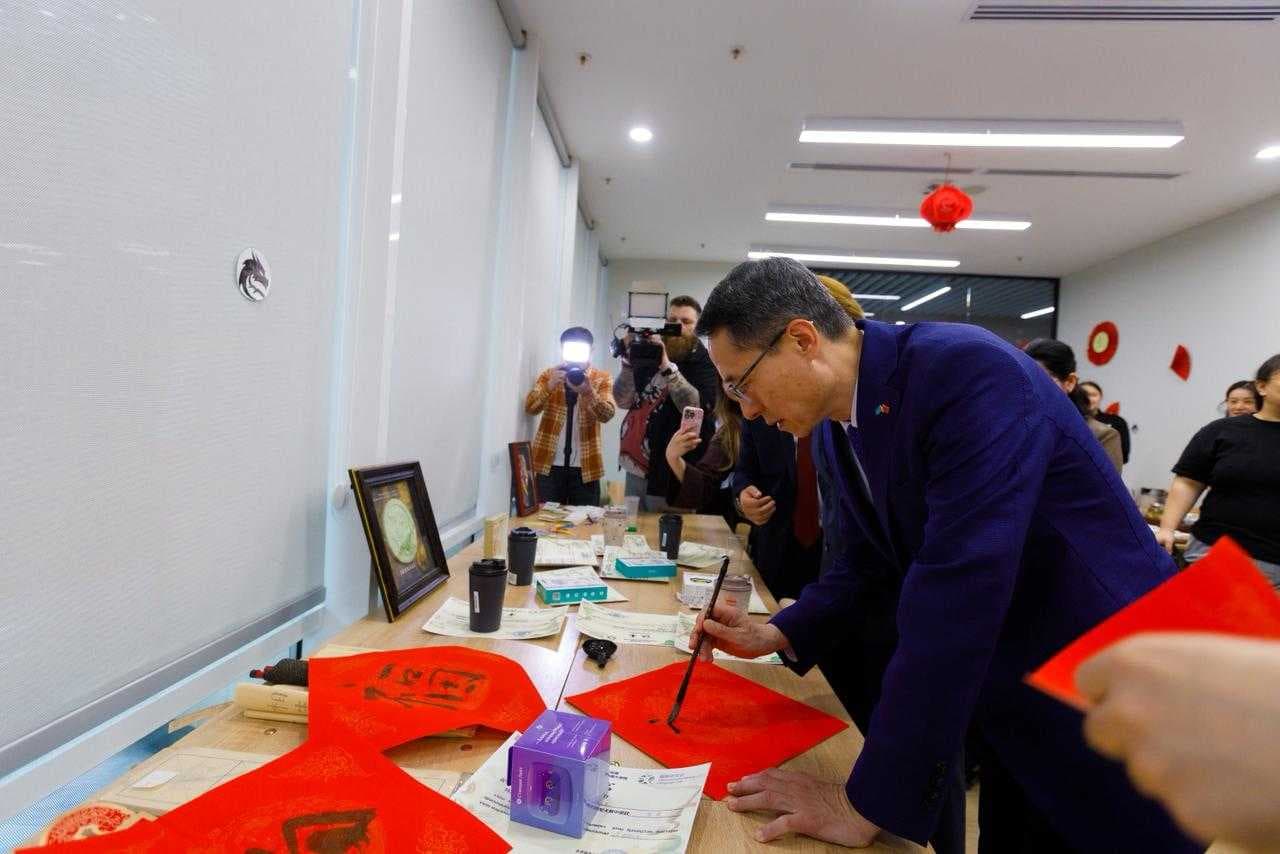 Эхо Шелкового пути: Дружба на кончике кисти — 25