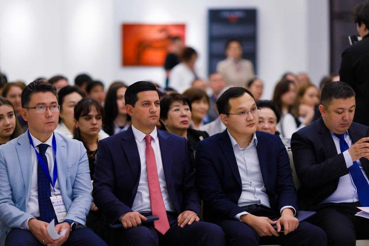 В Астане прошла конференция по развитию  молодежной науки с применением ИИ и цифровых технологий — 6