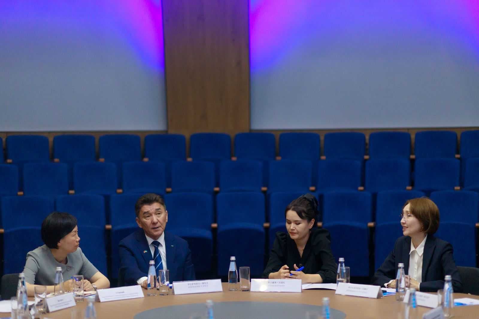 Новый этап стратегического партнерства: AIU принял правительственную делегацию города Ляньюньган (КНР) — 13