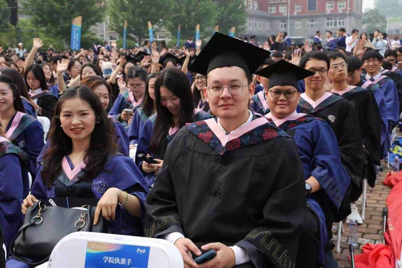 ВЫПУСКНИКИ ДВУДИПЛОМНОЙ ПРОГРАММЫ AIU–UIBE ПОЛУЧИЛИ ДИПЛОМЫ ОДНОГО ИЗ ВЕДУЩИХ  УНИВЕРСИТЕТОВ КИТАЯ