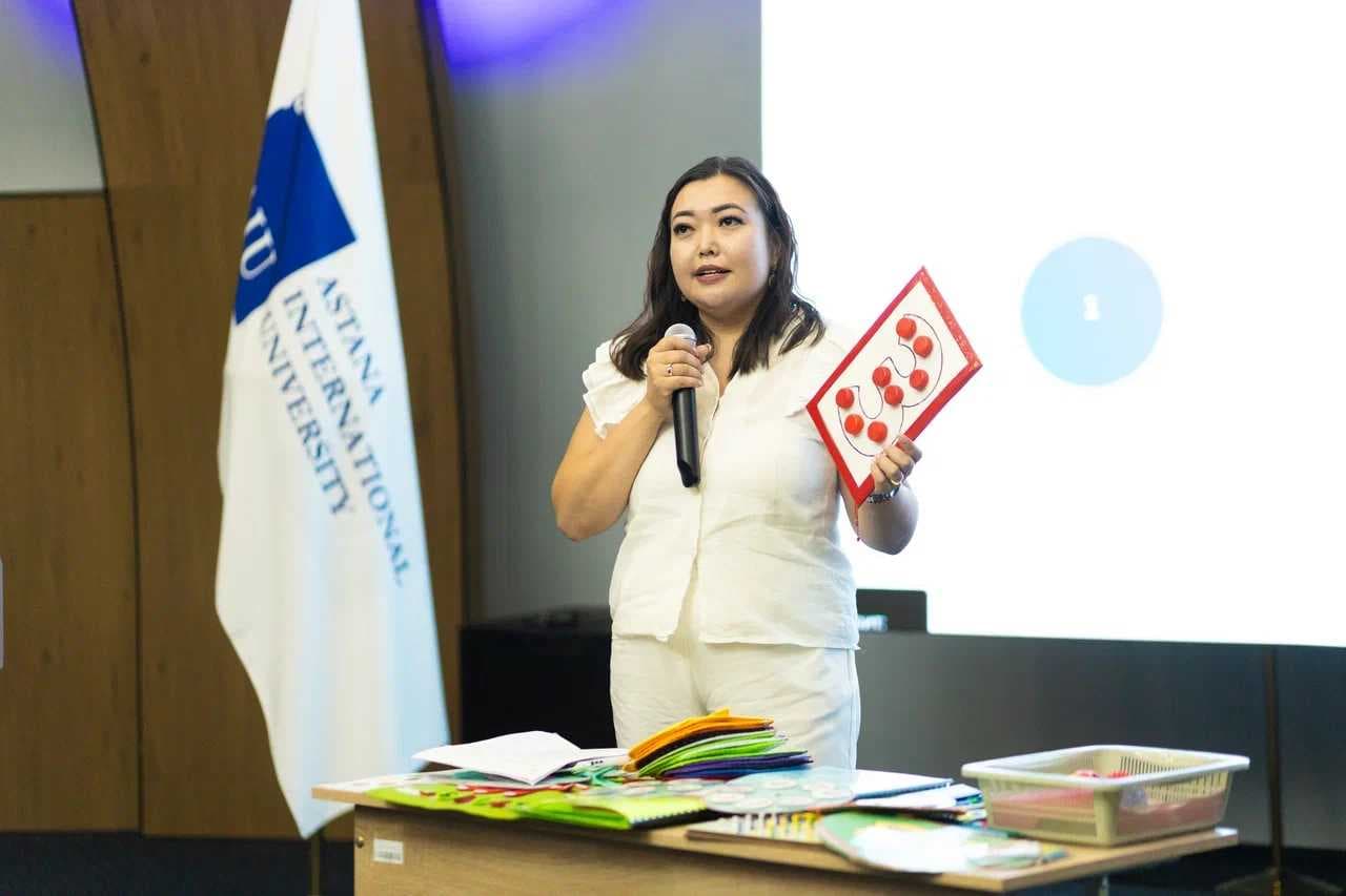 В Международном университете Астана состоялась встреча педагогов системы среднего образования и ученых вуза — 7