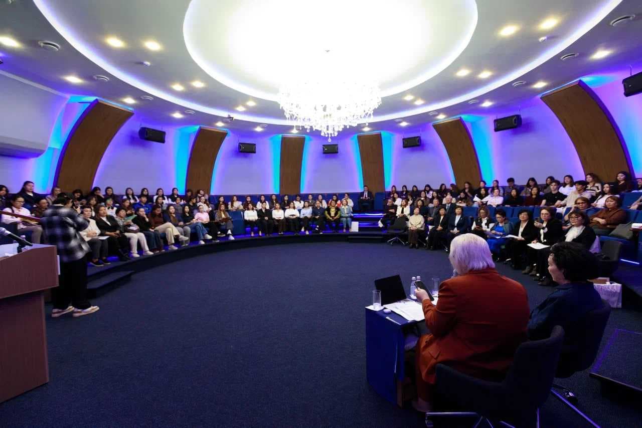 В AIU состоялась конференция, посвящённая 80-летнему юбилею профессора К.М. Кертаевой — 8