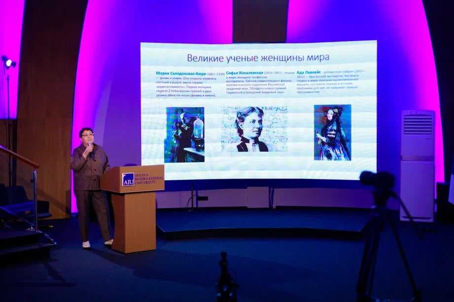 В AIU стартовал новый проект AIU TALKS — 13