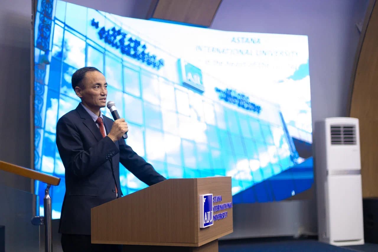 AIU-да Халықаралық ынтымақтастық департаменті шетелден келген бірінші курс студенттерімен ақпараттық кездесу өткізді