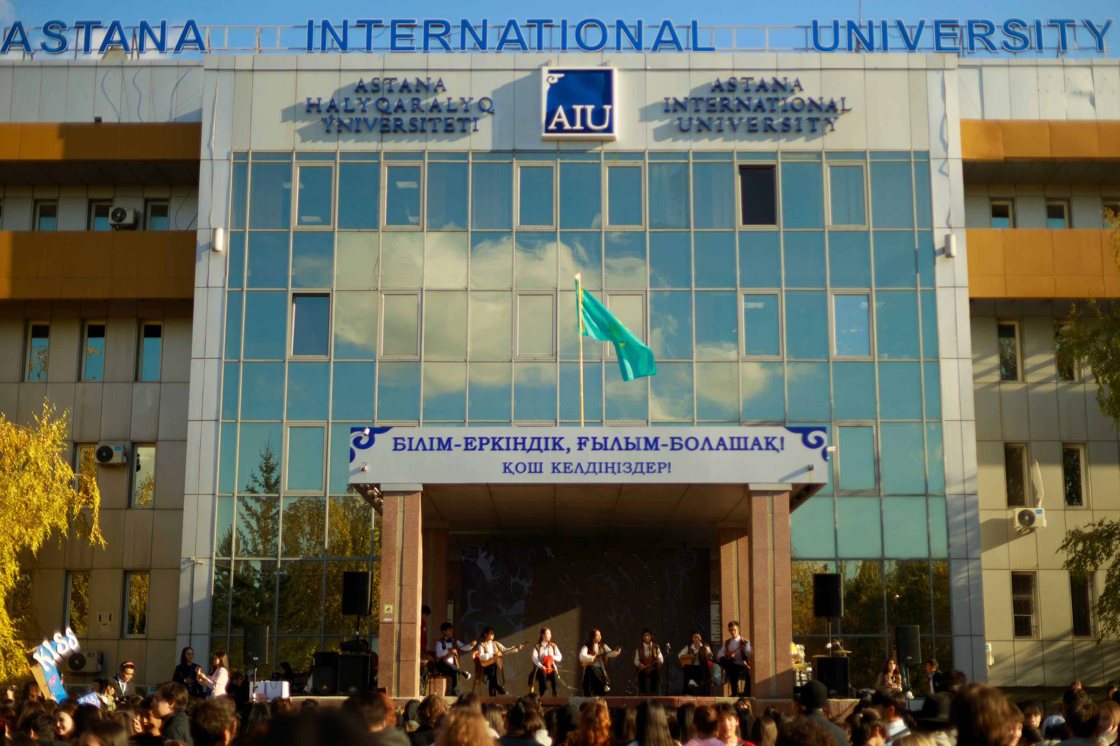 В Международном университете Астана прошло мероприятие «Welcome Party & Clubs Fair» — 3
