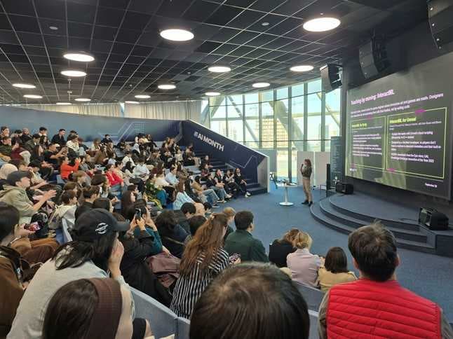 Старший преподаватель Creative Computing Institute Никола Плант встретилась со студентами AIU — 1
