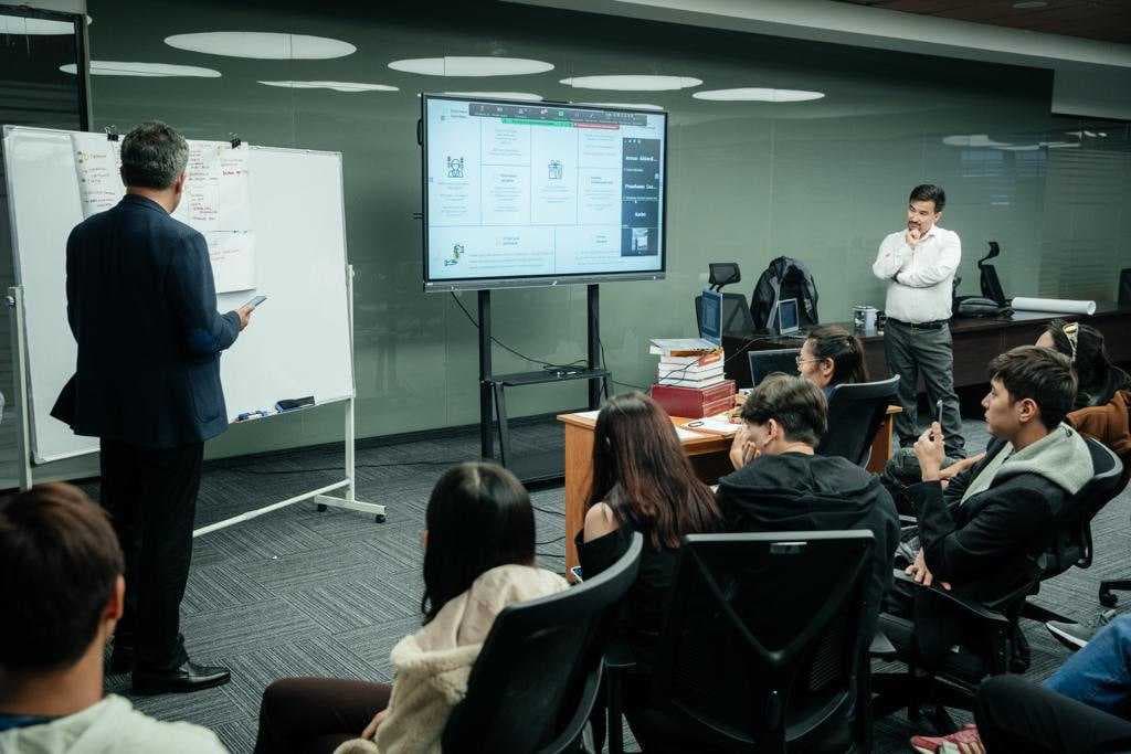 MASTER CLASSES BY ARMAN AKBERDIEV FOR PARTICIPANTS OF THE AIU BUSINESS INNOVATION INCUBATION PROGRAM — 2