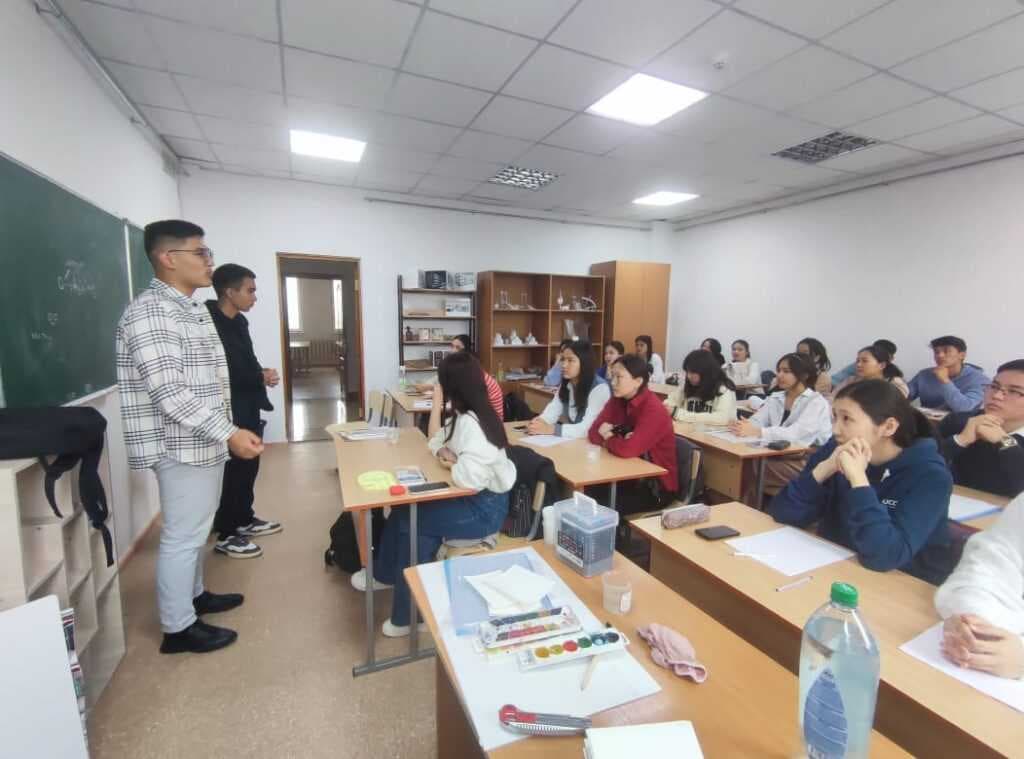 В Высшей школе искусств и дизайна состоялся мастер класс на тему: «Монотипия». — 1