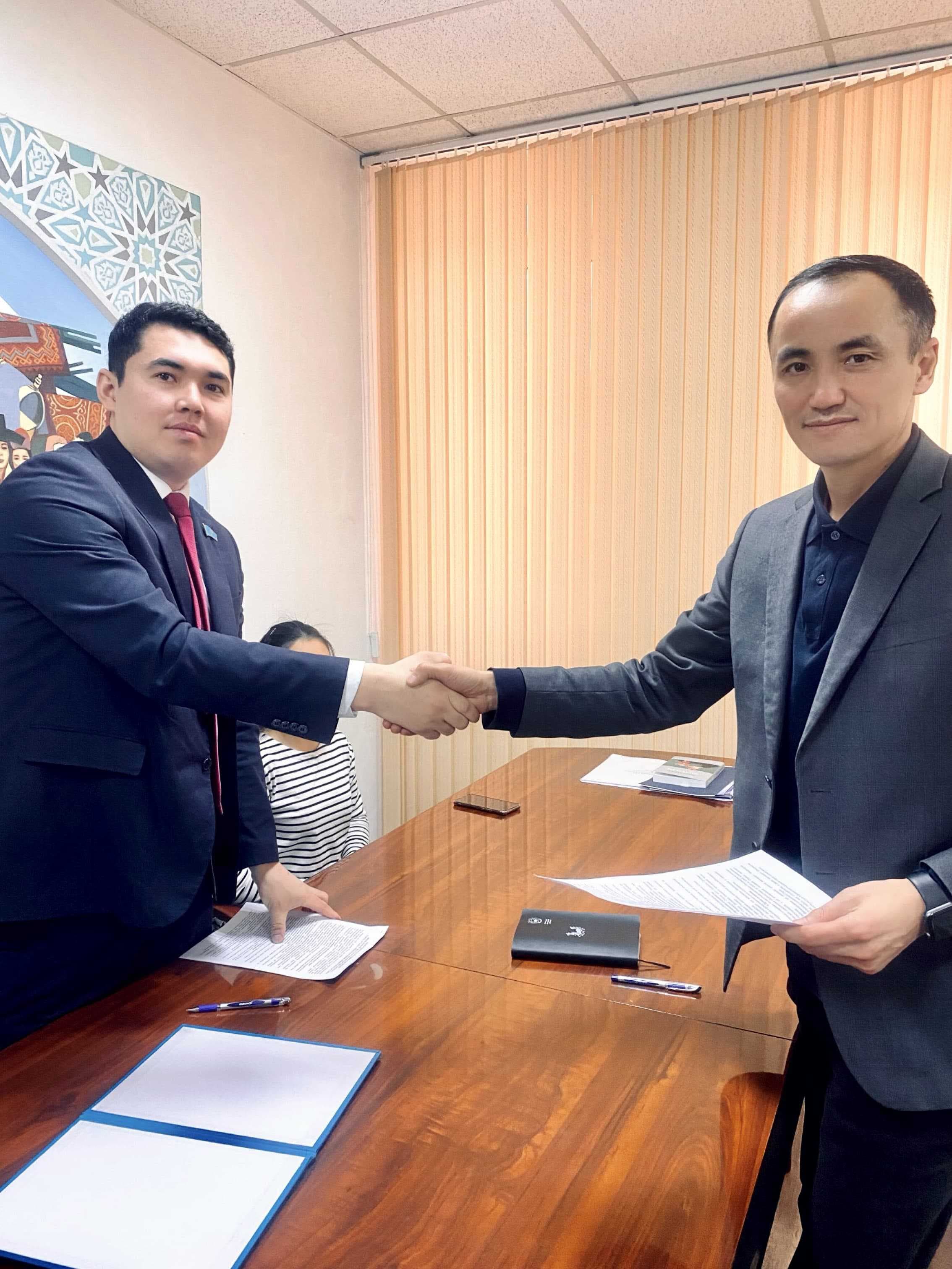 A memorandum of cooperation was signed between the University and the youth wing of the Zhastar Rukhy party. — 4