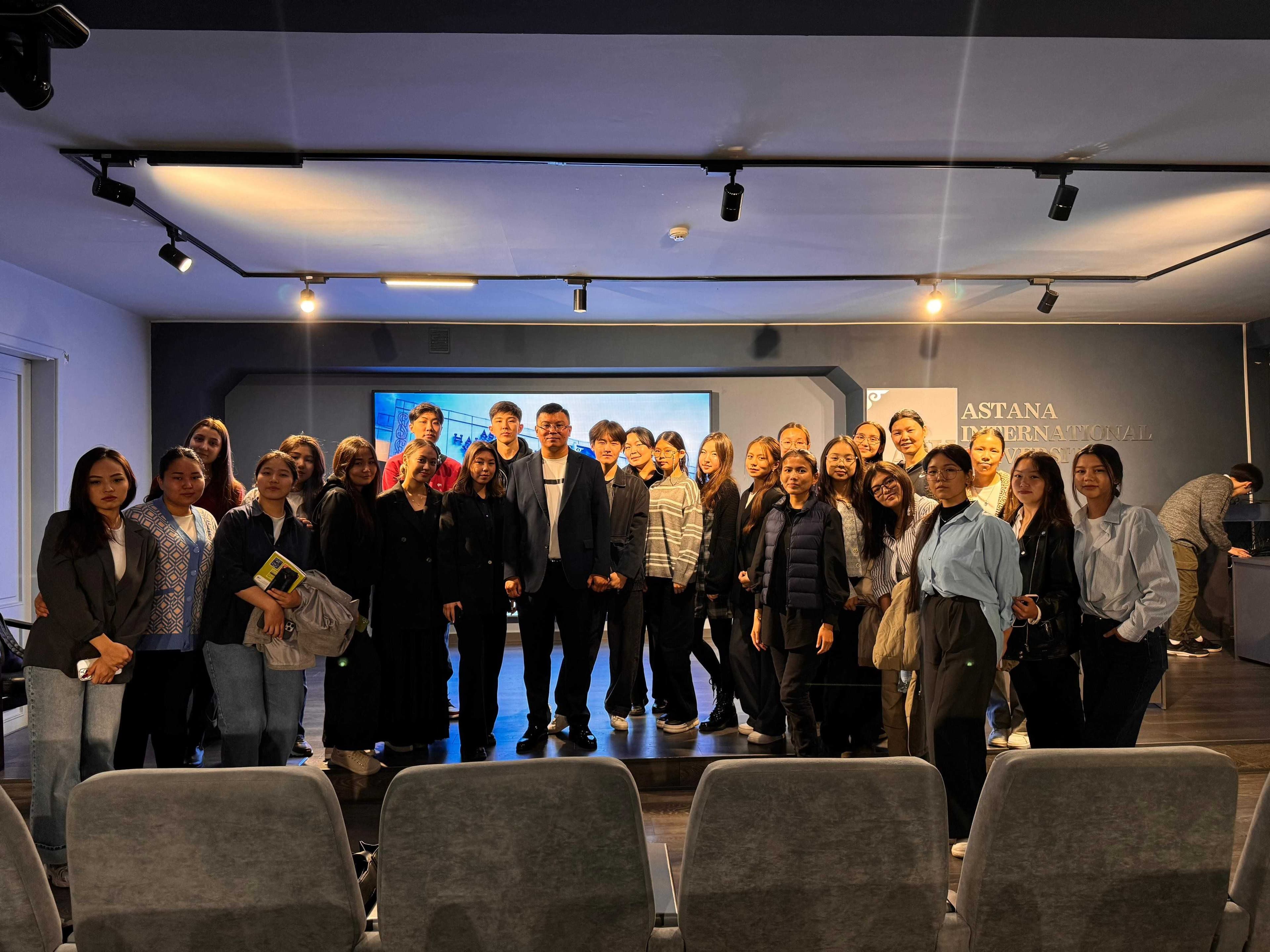 Astana International University held a meeting with students on the issue of constructing a nuclear power plant in the Republic of Kazakhstan — 1