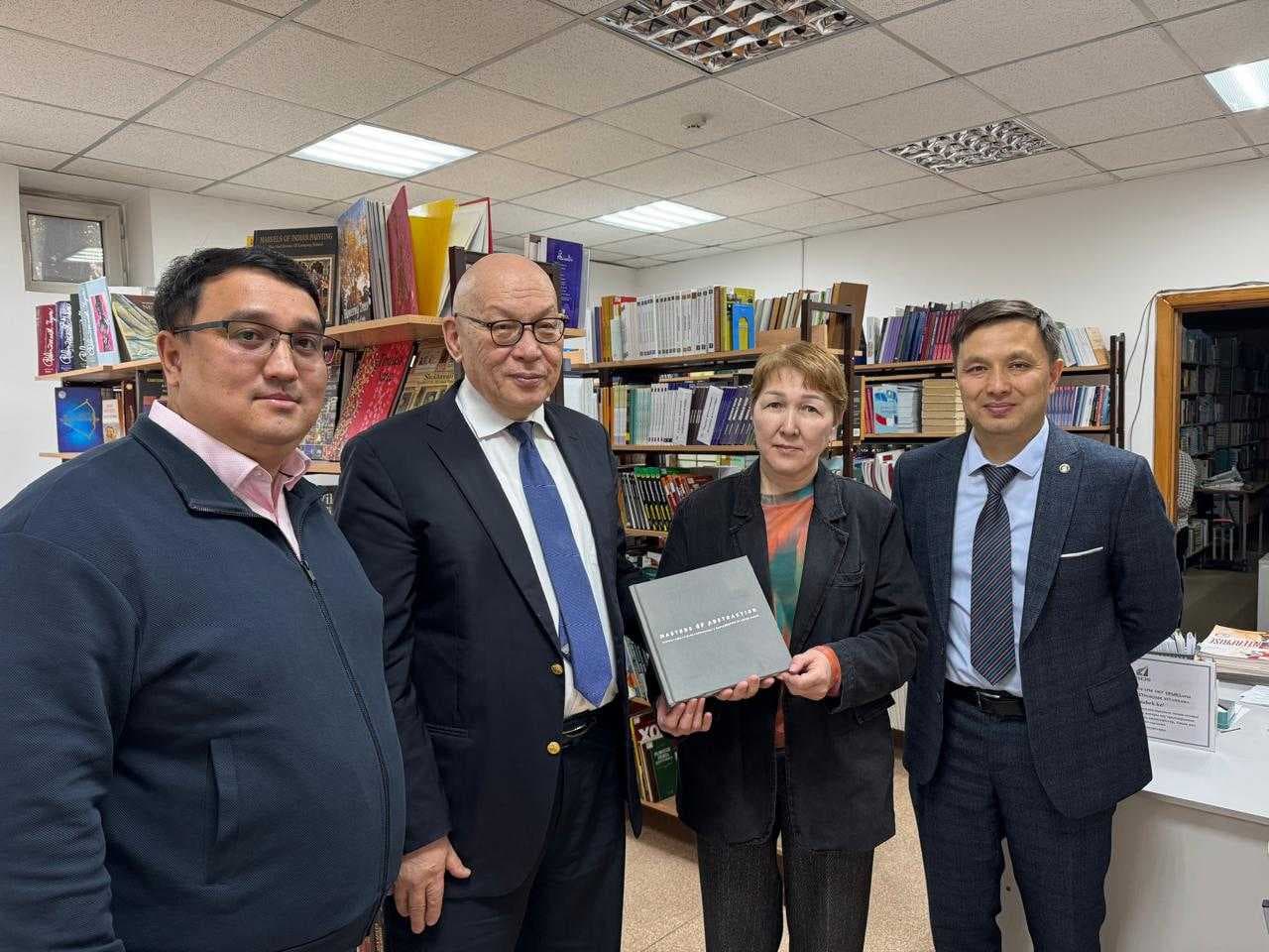 Вклад профессора Джумабаева: книга о выдающихся математиках в библиотеке университета — 1