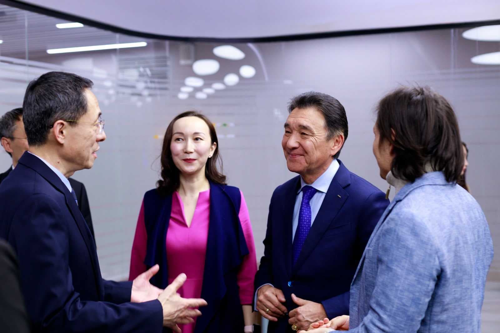 Қытай Халық Республикасының елшісі BLCU Kazakhstan бренч-кампусына келді — 4