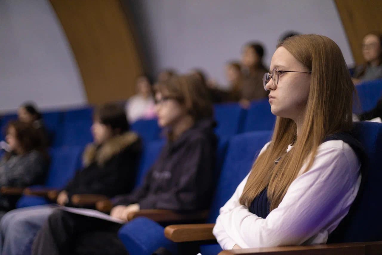 В AIU Департамент международного сотрудничества провёл информационную встречу с иностранными студентами первого курса — 3
